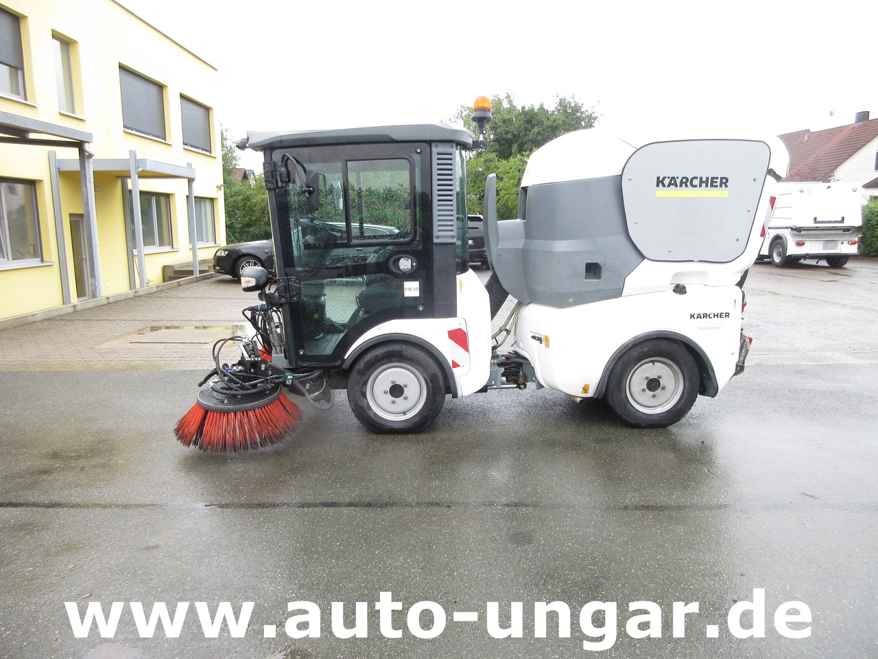 KÄRCHER MC130 Advanced Kehrmaschine Geräteträger 4x4 Kommunalfahrzeug MIC 130 Professional - Road sweeper: picture 4 KÄRCHER MC130 Advanced Kehrmaschine Geräteträger 4x4 Kommunalfahrzeug MIC 130 Professional - Road sweeper: picture 4