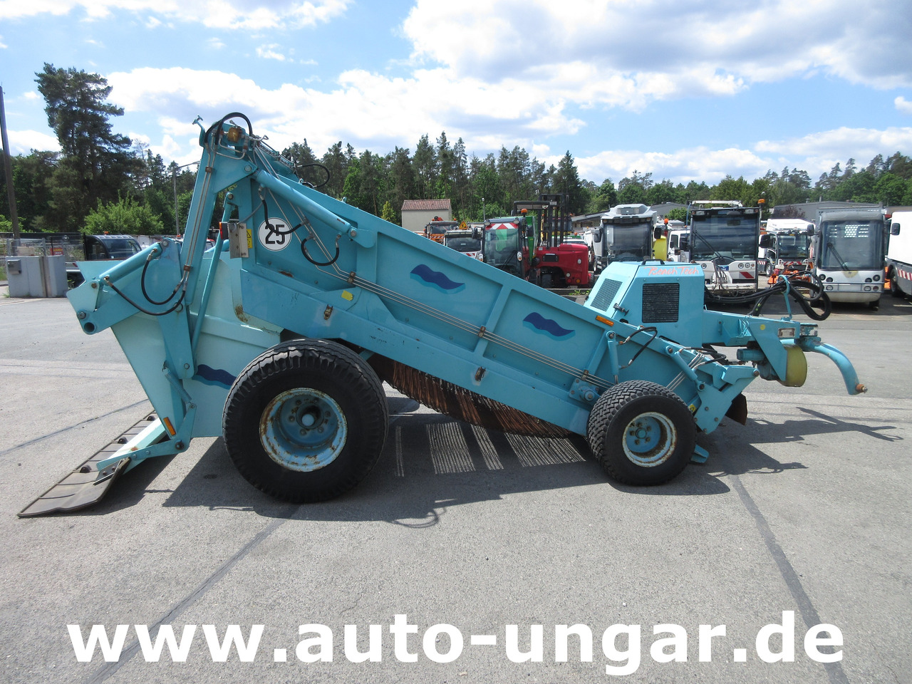 Kässbohrer BeachTech STR 2000 BeachCleaner Strandreiniger καθαριστής παραλίας - Municipal/ Special vehicle: picture 5 Kässbohrer BeachTech STR 2000 BeachCleaner Strandreiniger καθαριστής παραλίας - Municipal/ Special vehicle: picture 5