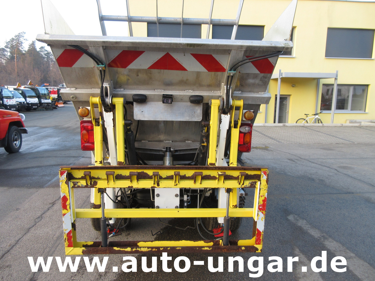 Piaggio Maxxi D120 Diesel Müllwagen Bj. 2012 BOM Garbage Truck °1067 - Garbage truck: picture 4 Piaggio Maxxi D120 Diesel Müllwagen Bj. 2012 BOM Garbage Truck °1067 - Garbage truck: picture 4