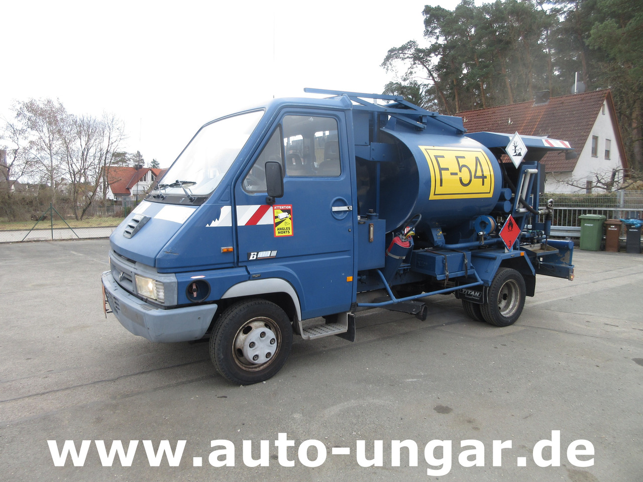 Renault B110 Titan Aviation AVGas Refueller Jet Tanker 2000l Aviteilleur GSE - Tank truck: picture 1 Renault B110 Titan Aviation AVGas Refueller Jet Tanker 2000l Aviteilleur GSE - Tank truck: picture 1