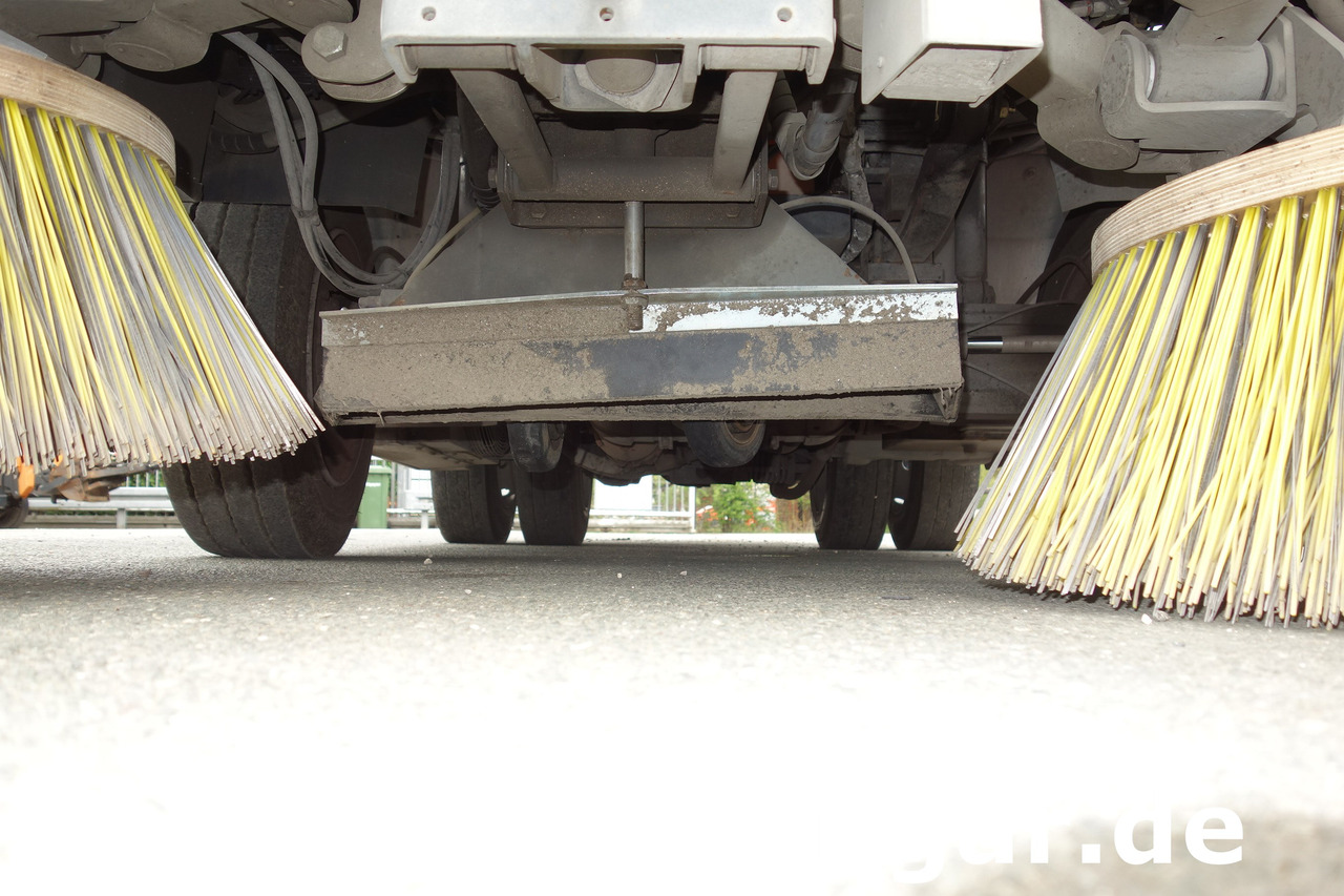 SCHMIDT Cleango 500 EURO 6 Baujahr 2017 Kehrmaschine Straßenkehrmaschine - Road sweeper: picture 5 SCHMIDT Cleango 500 EURO 6 Baujahr 2017 Kehrmaschine Straßenkehrmaschine - Road sweeper: picture 5