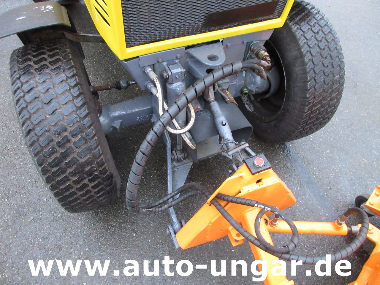 Schanzlin 304 Diesel 4x4 Winterdienst Pflug & Streuer 2-Sitzer Zapfwelle - Municipal tractor: picture 3 Schanzlin 304 Diesel 4x4 Winterdienst Pflug & Streuer 2-Sitzer Zapfwelle - Municipal tractor: picture 3