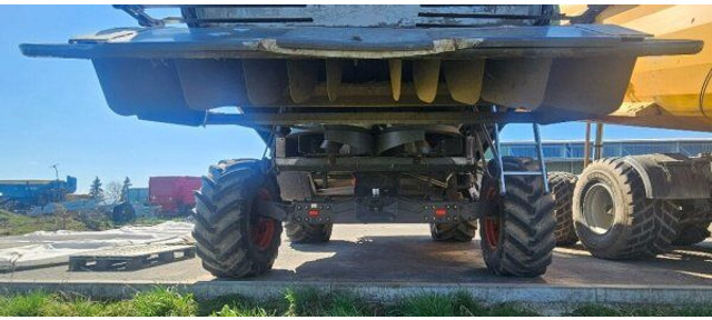 Claas Tucano 450 (839) +V 750 - Combine harvester: picture 5 Claas Tucano 450 (839) +V 750 - Combine harvester: picture 5