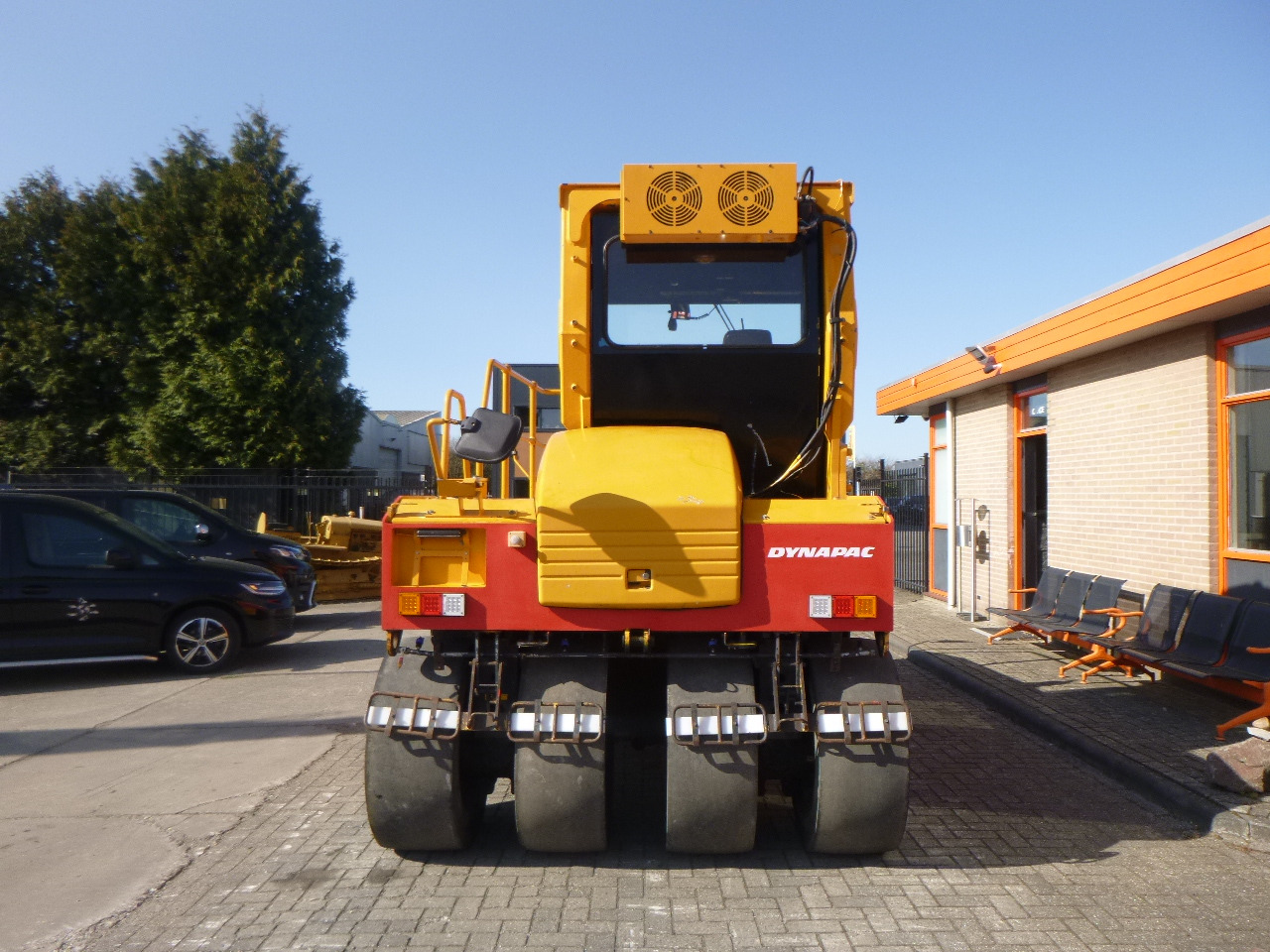 DYNAPAC CP215(HITACHI) - Pneumatic roller: picture 3 DYNAPAC CP215(HITACHI) - Pneumatic roller: picture 3