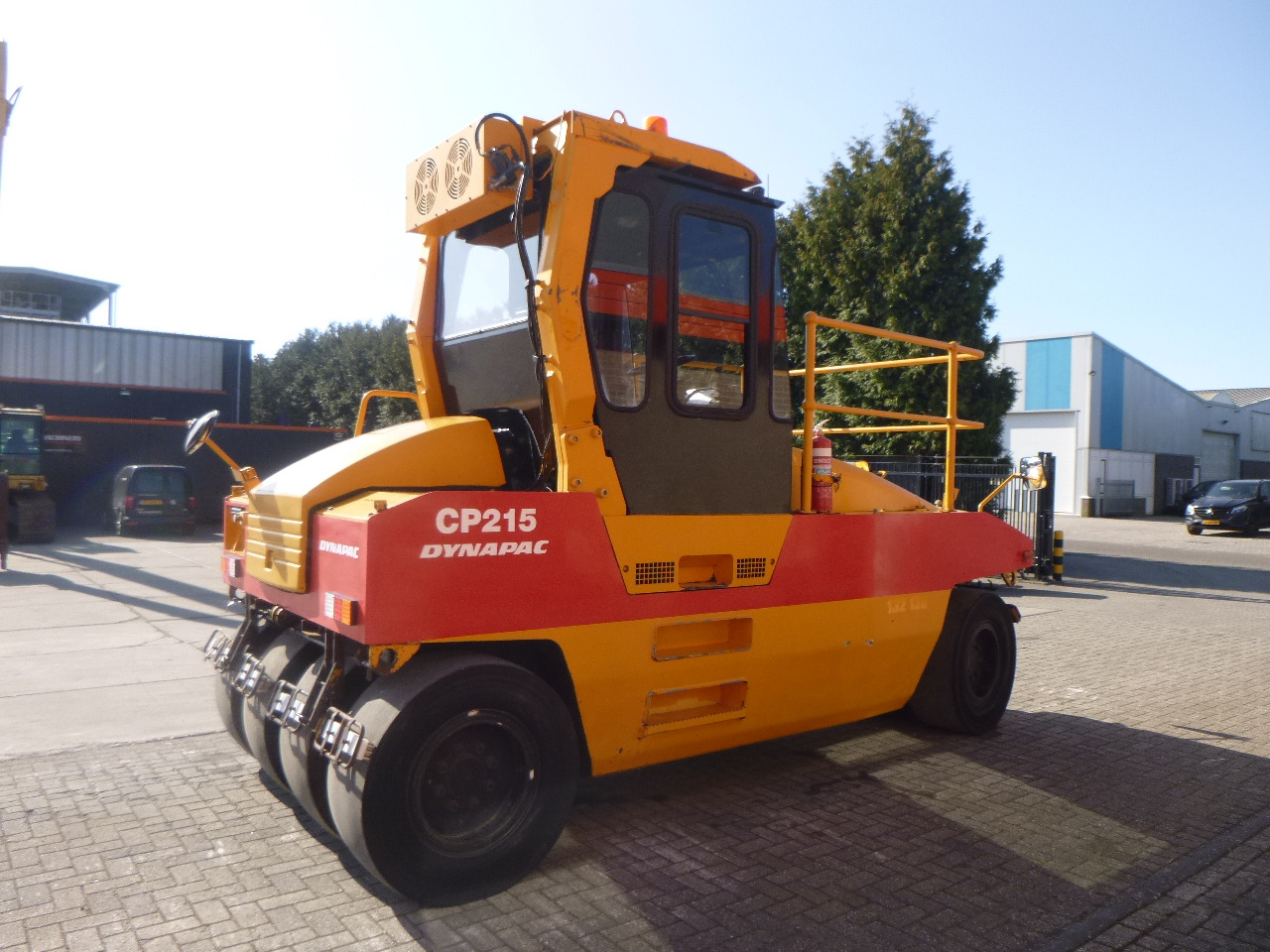 DYNAPAC CP215(HITACHI) - Pneumatic roller: picture 5 DYNAPAC CP215(HITACHI) - Pneumatic roller: picture 5