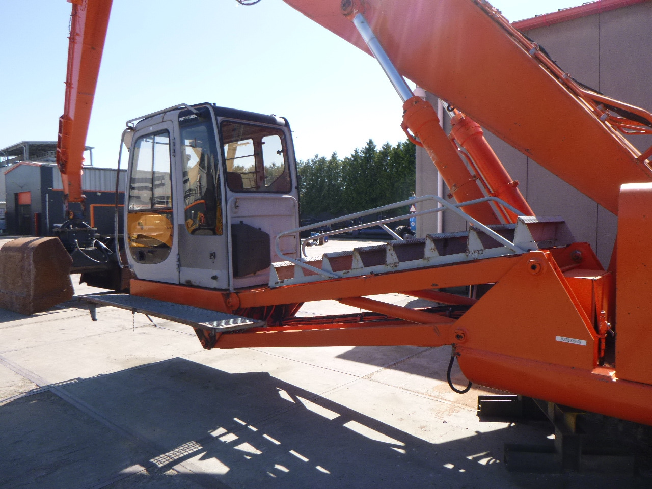 Waste/ Industry handler FIAT-HITACHI EX455 Stationary dock/ship material handler: picture 21 Waste/ Industry handler FIAT-HITACHI EX455 Stationary dock/ship material handler: picture 21