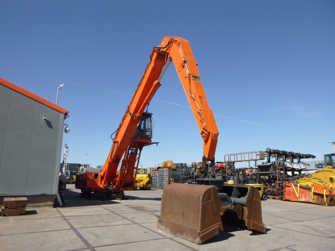 Waste/ Industry handler FIAT-HITACHI EX455 Stationary dock/ship material handler: picture 6 Waste/ Industry handler FIAT-HITACHI EX455 Stationary dock/ship material handler: picture 6