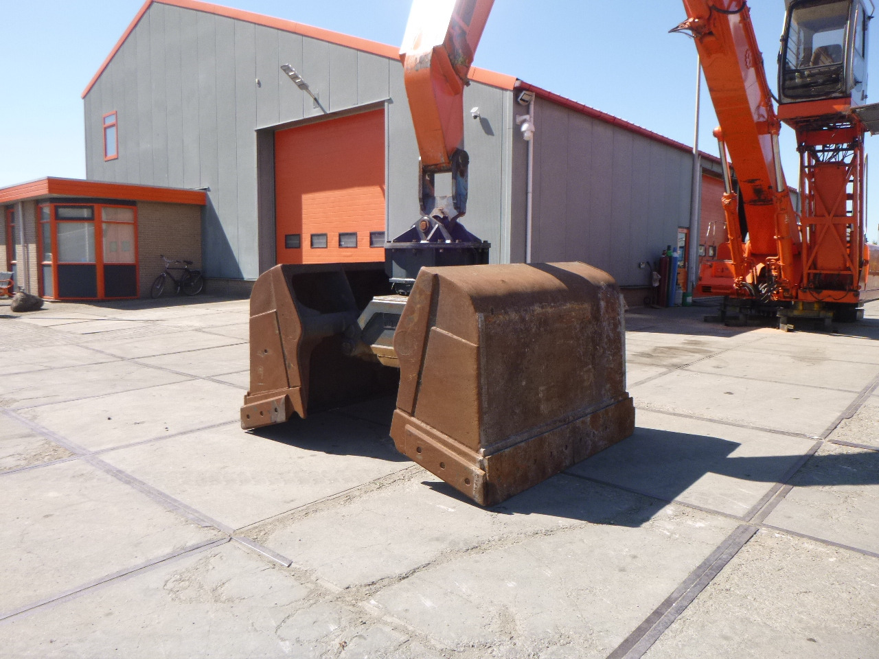 Waste/ Industry handler FIAT-HITACHI EX455 Stationary dock/ship material handler: picture 8 Waste/ Industry handler FIAT-HITACHI EX455 Stationary dock/ship material handler: picture 8