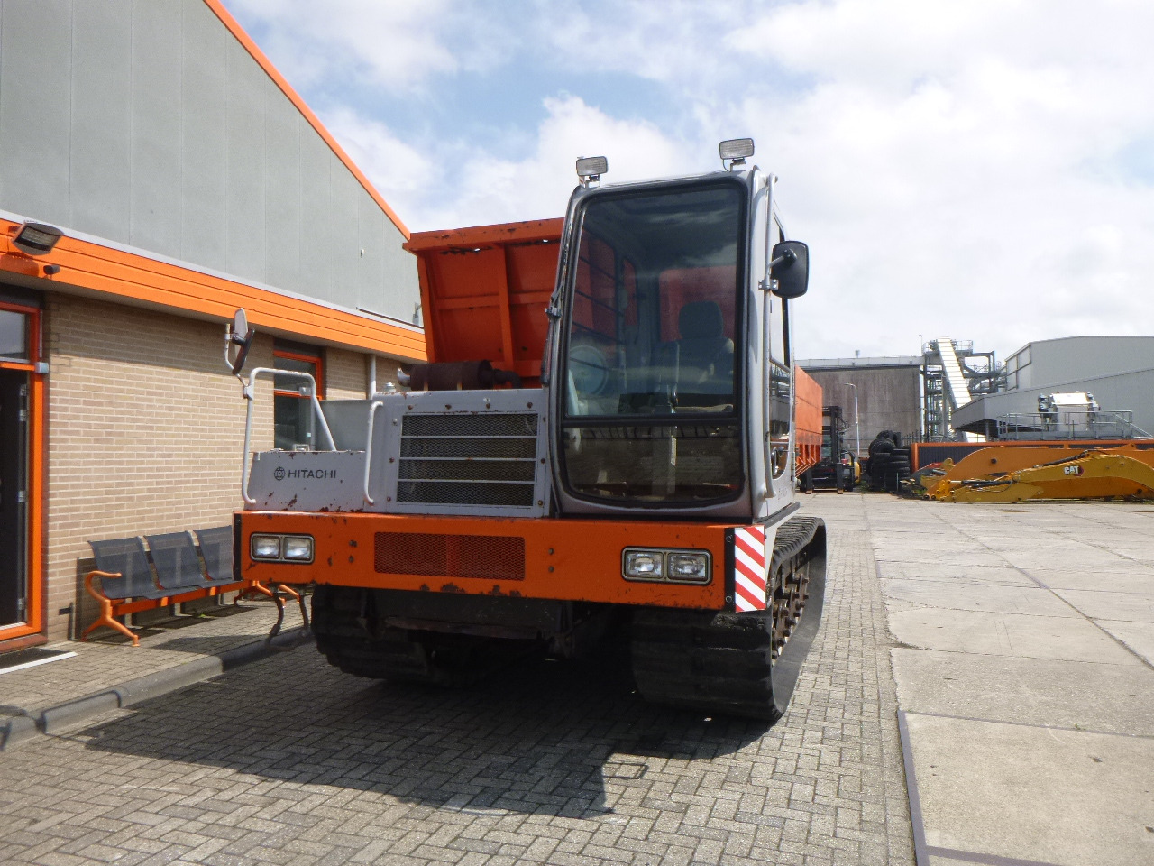HITACHI CG110D-SC - Crawler dumper: picture 3 HITACHI CG110D-SC - Crawler dumper: picture 3