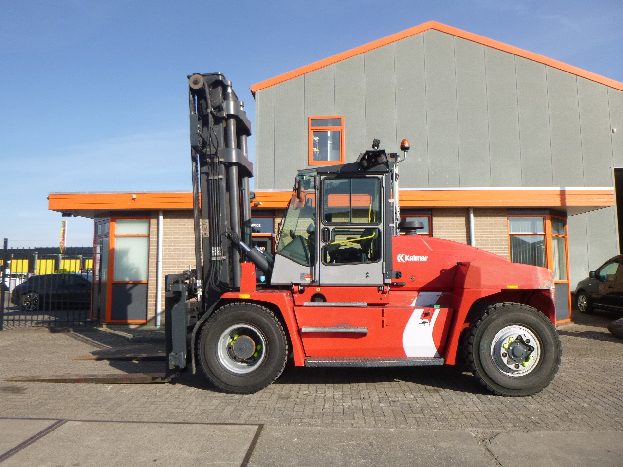 KALMAR DCG140-6 - Diesel forklift: picture 2 KALMAR DCG140-6 - Diesel forklift: picture 2
