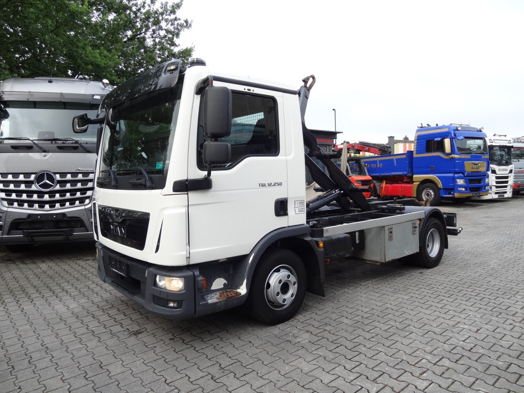 MAN TGL 12.250 Haken - Hook lift truck: picture 1 MAN TGL 12.250 Haken - Hook lift truck: picture 1