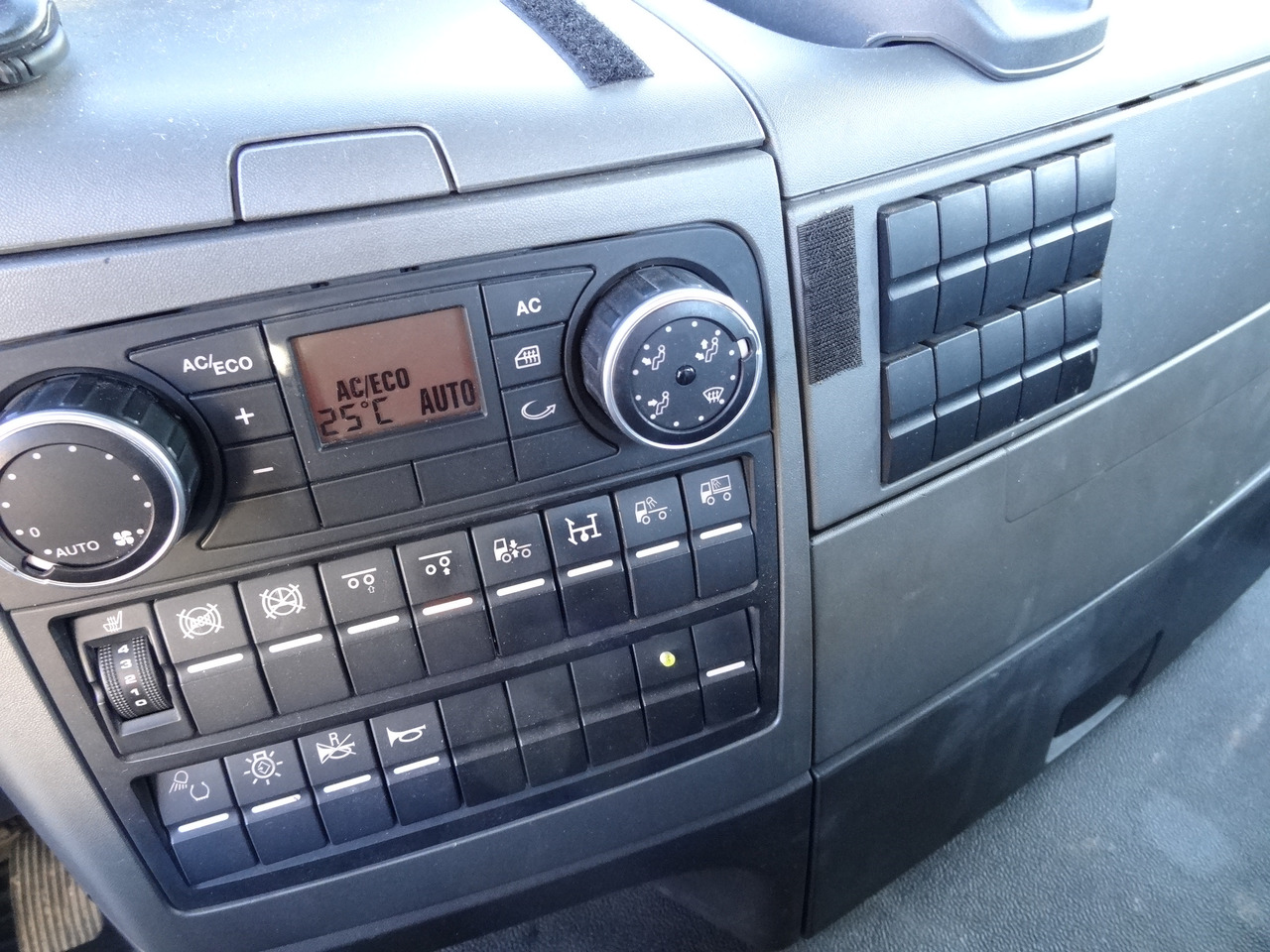 Hook lift truck MAN TGS 35.440 8X2 Haken/ Silosteller M-Tec: picture 5 Hook lift truck MAN TGS 35.440 8X2 Haken/ Silosteller M-Tec: picture 5