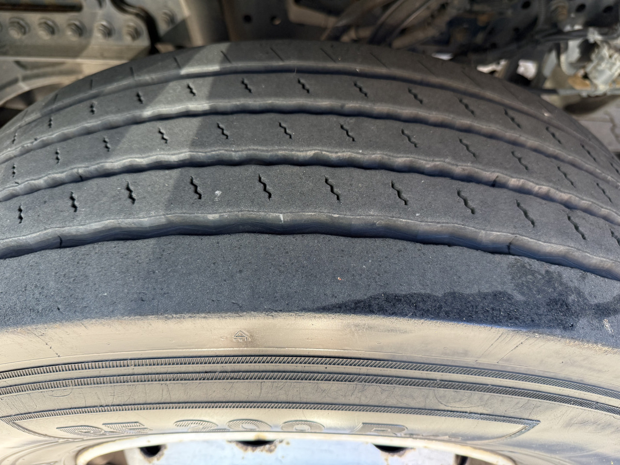 Mercedes-Benz Actros 1827 Kran Palfinger PK 9002 - Curtainsider truck, Crane truck: picture 2 Mercedes-Benz Actros 1827 Kran Palfinger PK 9002 - Curtainsider truck, Crane truck: picture 2