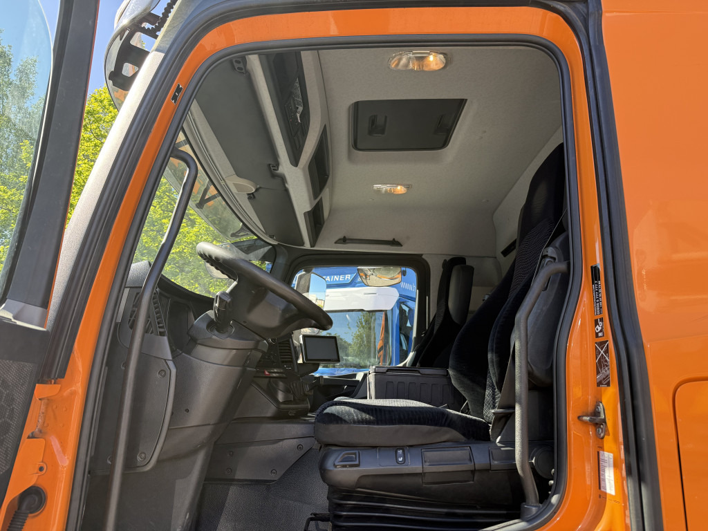 Mercedes-Benz Actros 1827 Kran Palfinger PK 9002 - Dropside/ Flatbed truck, Crane truck: picture 4 Mercedes-Benz Actros 1827 Kran Palfinger PK 9002 - Dropside/ Flatbed truck, Crane truck: picture 4