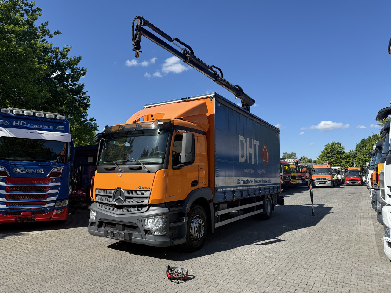 Mercedes-Benz Actros 1827 Kran Palfinger PK 9002 - Crane truck, Curtainsider truck: picture 1 Mercedes-Benz Actros 1827 Kran Palfinger PK 9002 - Crane truck, Curtainsider truck: picture 1
