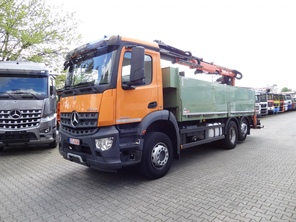 Dropside/ Flatbed truck, Crane truck Mercedes-Benz Arocs 2630 6X2 Atlas 165.2 Baustoff: picture 1
