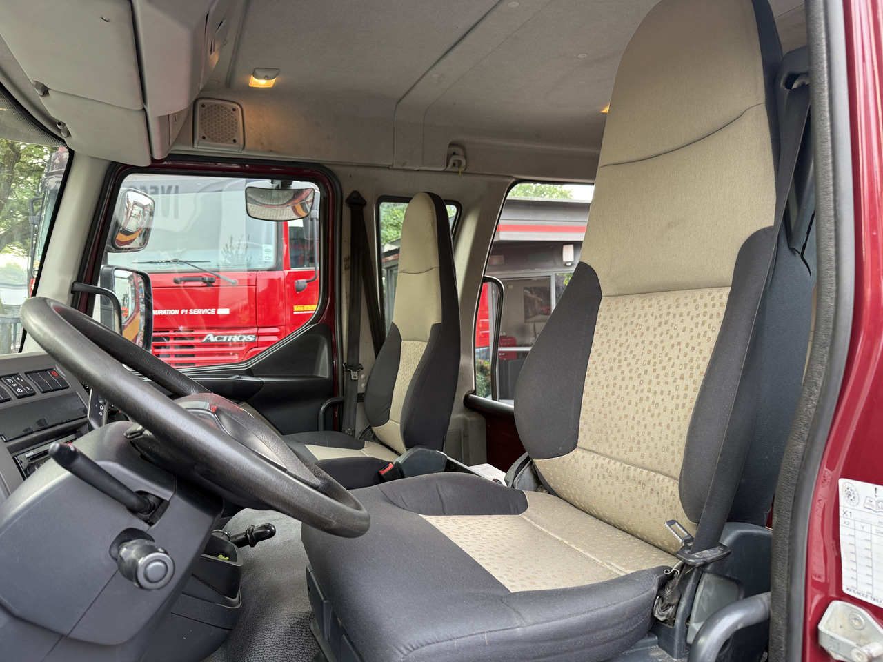 Renault Midlum 180.10 DoKa - Box truck: picture 5 Renault Midlum 180.10 DoKa - Box truck: picture 5