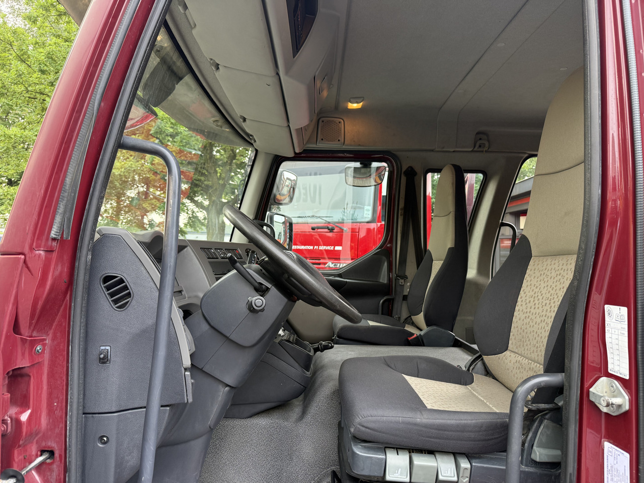 Renault Midlum 180.10 DoKa - Box truck: picture 4 Renault Midlum 180.10 DoKa - Box truck: picture 4