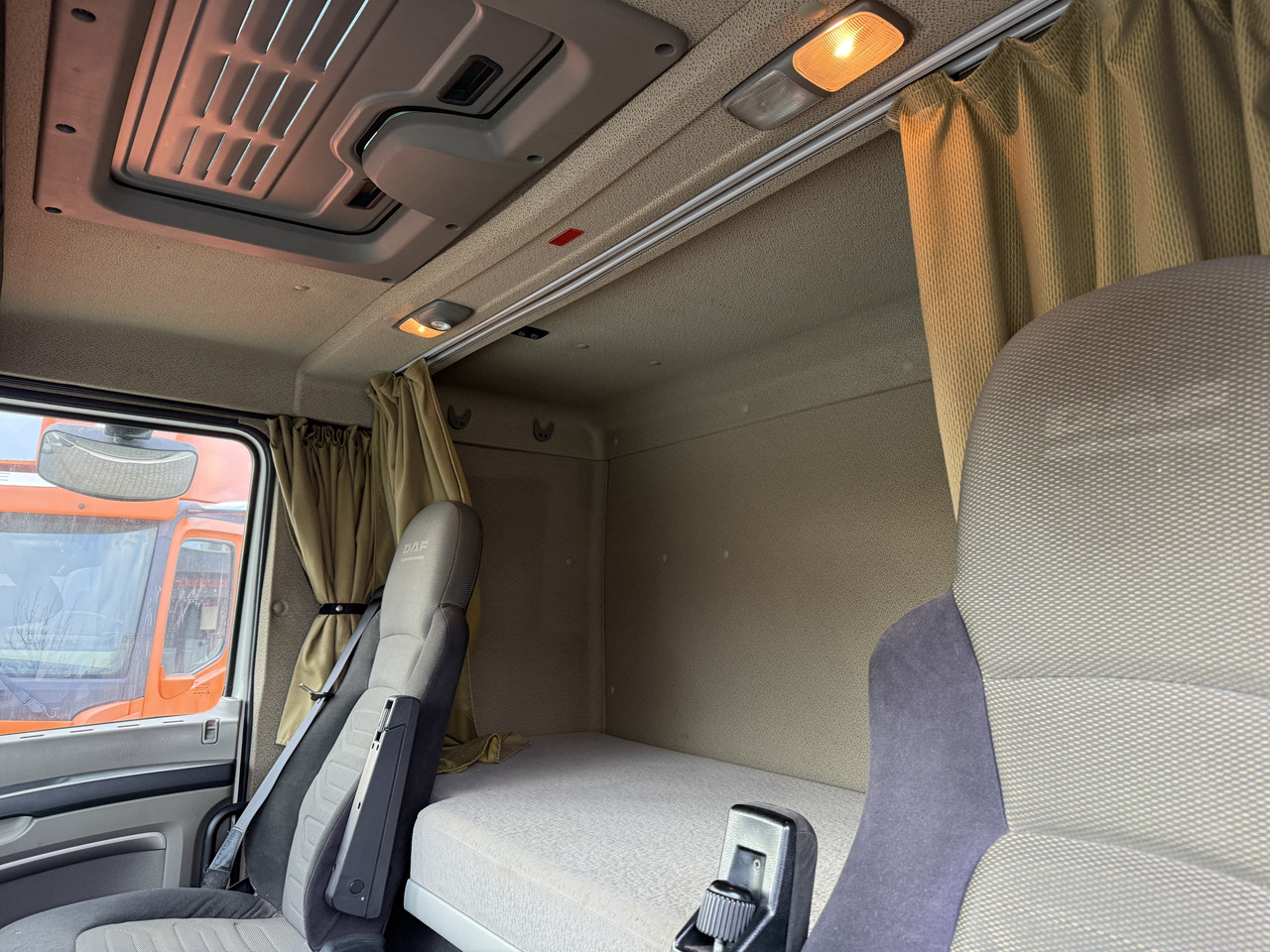 Daf XF105 460 4X2 Comfort Cab - Tractor unit: picture 4 Daf XF105 460 4X2 Comfort Cab - Tractor unit: picture 4