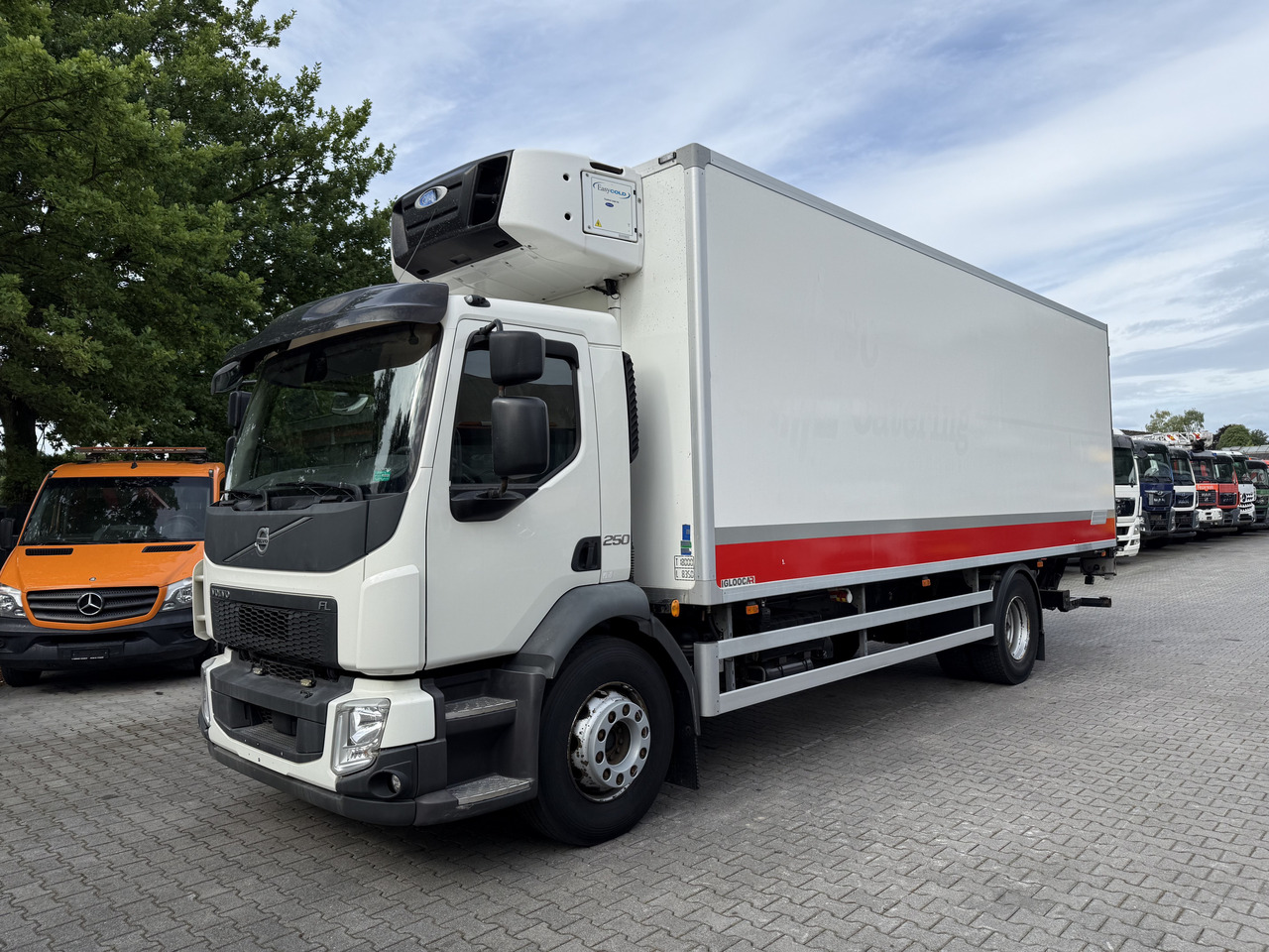Volvo FL250.18 Carrier Supra 850Mt - Refrigerator truck: picture 1 Volvo FL250.18 Carrier Supra 850Mt - Refrigerator truck: picture 1