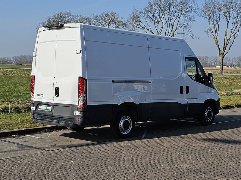 Iveco Daily 35 S 14 140 AUTOM. L2H2 - Panel van: picture 3 Iveco Daily 35 S 14 140 AUTOM. L2H2 - Panel van: picture 3