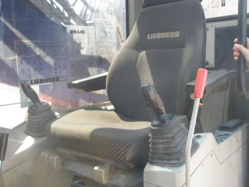 Crawler excavator Liebherr R944B HDV: picture 7