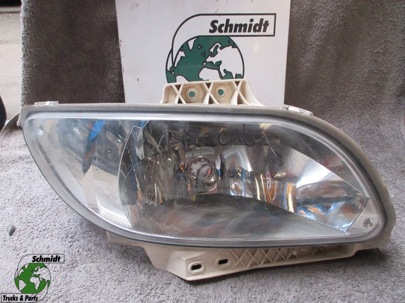 DAF 2032701 // 2032702 MISTLAMP R+L DAF XF CF EURO 6 MODEL 2018 - Fog light for Truck: picture 1 DAF 2032701 // 2032702 MISTLAMP R+L DAF XF CF EURO 6 MODEL 2018 - Fog light for Truck: picture 1