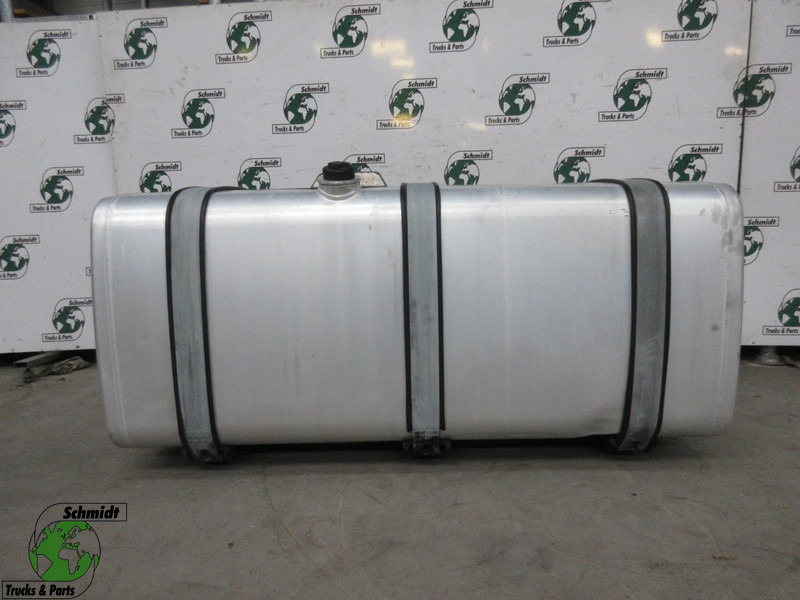 MAN 81.12201-5900 / 710 LITER DIESELTANL LICH BESCHADIG MAN TGX EURO 6 - Fuel tank for Truck: picture 1 MAN 81.12201-5900 / 710 LITER DIESELTANL LICH BESCHADIG MAN TGX EURO 6 - Fuel tank for Truck: picture 1
