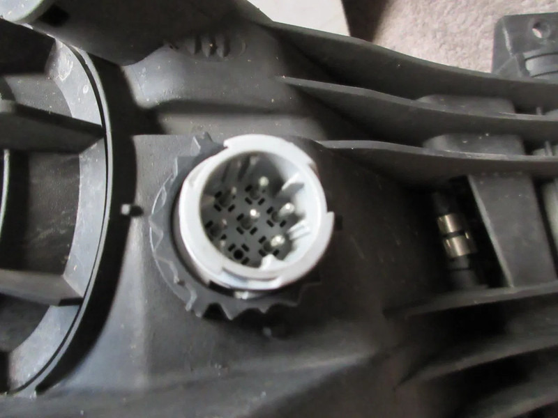MAN 81.25101-6451 LINKS KOPLAMP MAN TGA TGL TGM EURO 3 - Headlight for Truck: picture 5 MAN 81.25101-6451 LINKS KOPLAMP MAN TGA TGL TGM EURO 3 - Headlight for Truck: picture 5
