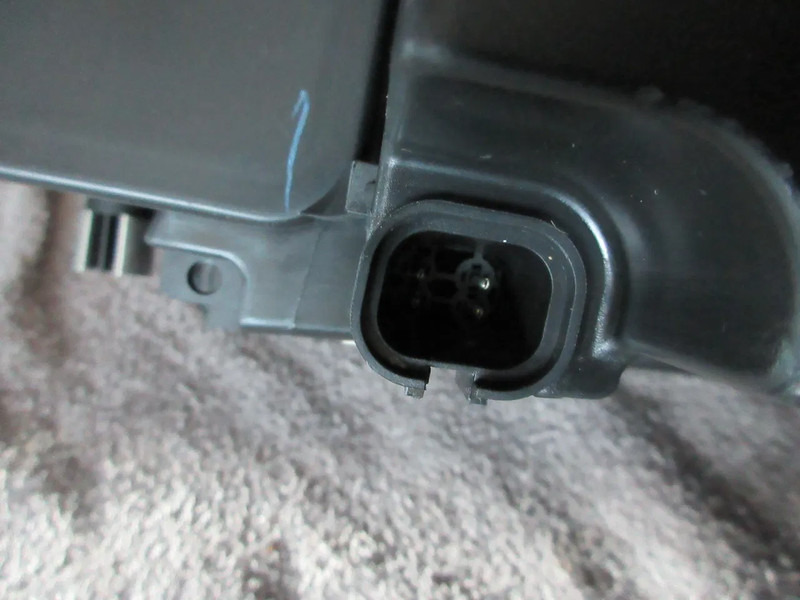 MAN 81.25101-6522 // 81.25101-6798 MAN MISTLAMP NIEUWE !!! RECHTS - Fog light for Truck: picture 4 MAN 81.25101-6522 // 81.25101-6798 MAN MISTLAMP NIEUWE !!! RECHTS - Fog light for Truck: picture 4