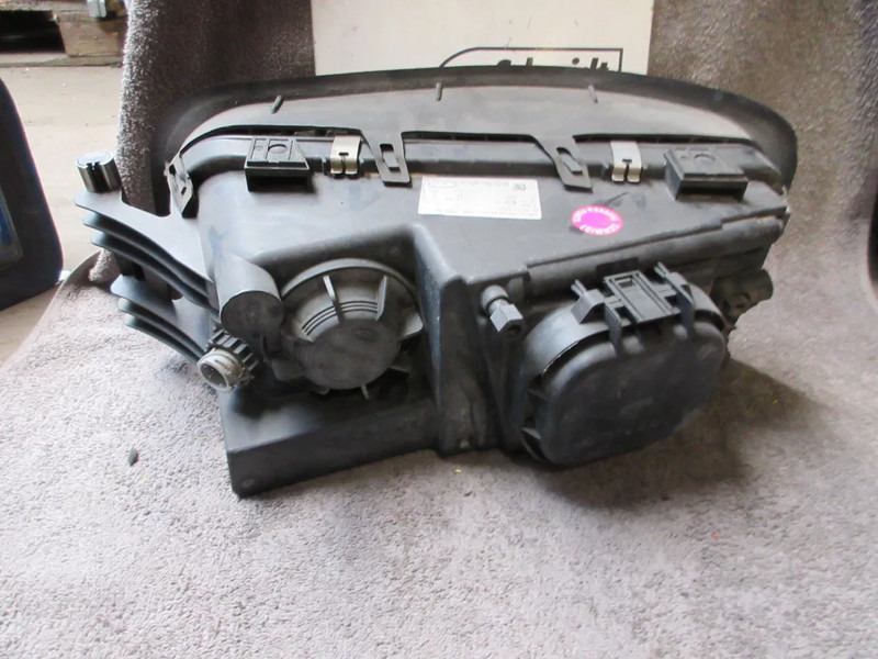 MAN 81.25101-6550 KOPLAMP RECHTS TGA TGL TGM EURO 3 - Headlight for Truck: picture 3 MAN 81.25101-6550 KOPLAMP RECHTS TGA TGL TGM EURO 3 - Headlight for Truck: picture 3