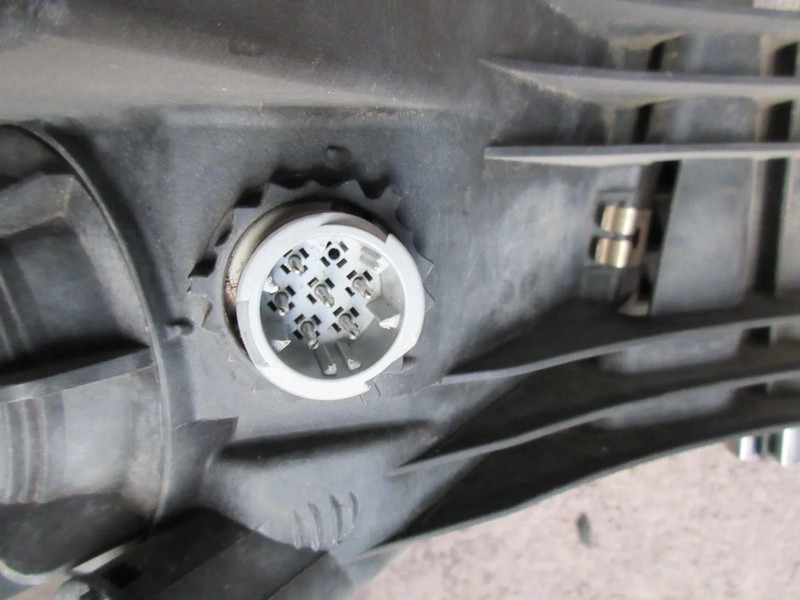 MAN 81.25101-6550 KOPLAMP RECHTS TGA TGL TGM EURO 3 - Headlight for Truck: picture 4 MAN 81.25101-6550 KOPLAMP RECHTS TGA TGL TGM EURO 3 - Headlight for Truck: picture 4