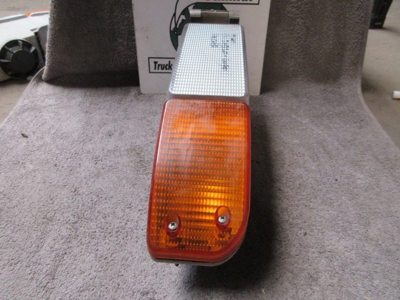 MAN 81.25320-6090 MAN TGA RECHTS MISTLAMP MODEL 2005 - Fog light for Truck: picture 5 MAN 81.25320-6090 MAN TGA RECHTS MISTLAMP MODEL 2005 - Fog light for Truck: picture 5