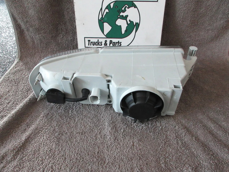 MAN 81.25320-6111/6091//81.25320-6112//6092 MISTLAMP R+L NIEUWE & GEBRUIKT EURO 3 - Fog light for Truck: picture 3 MAN 81.25320-6111/6091//81.25320-6112//6092 MISTLAMP R+L NIEUWE & GEBRUIKT EURO 3 - Fog light for Truck: picture 3