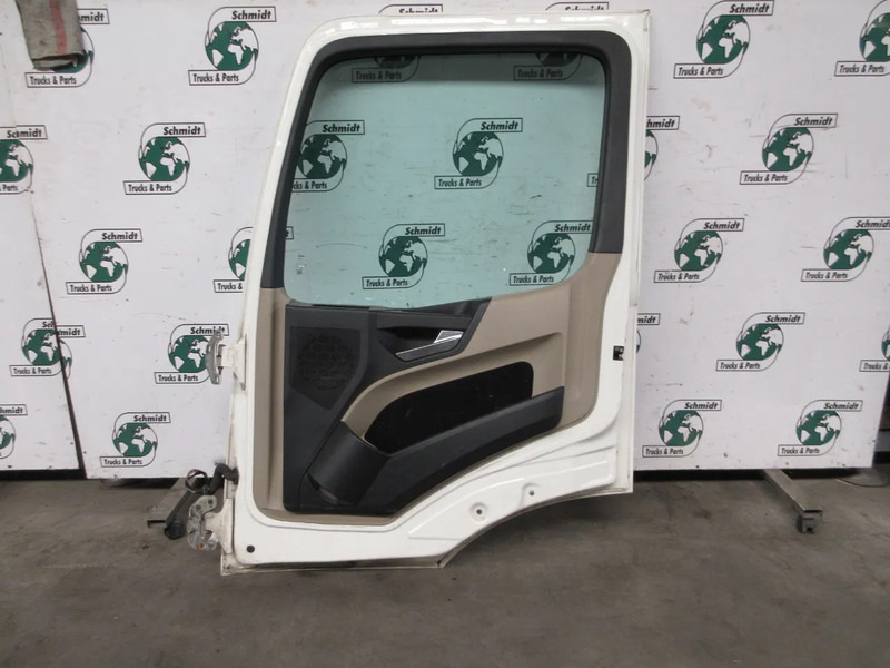 Mercedes-Benz A 960 720 26 03 DEUR MERCEDES MP4 RECHTS MODEL 2018 - Door and parts for Truck: picture 2 Mercedes-Benz A 960 720 26 03 DEUR MERCEDES MP4 RECHTS MODEL 2018 - Door and parts for Truck: picture 2
