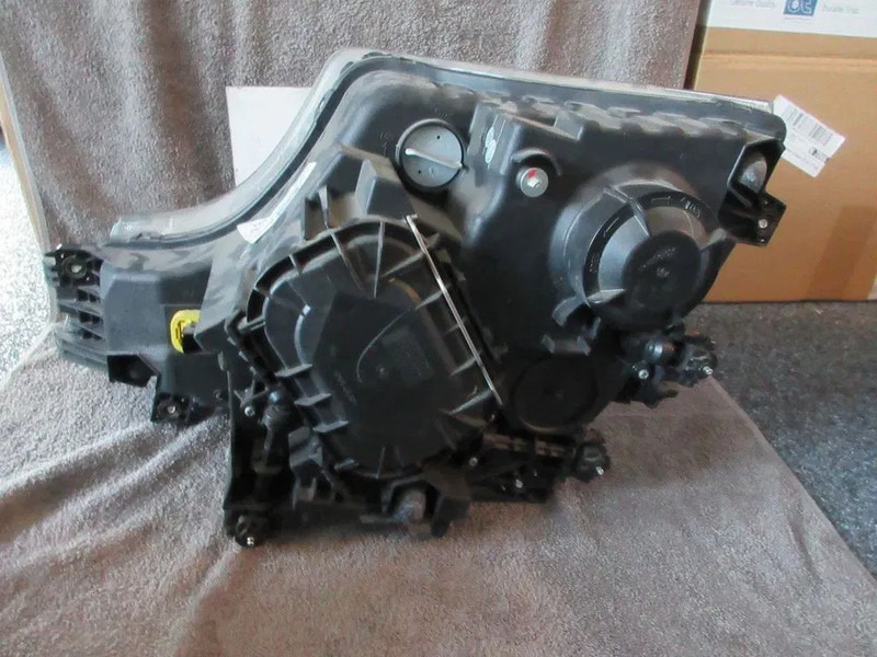 Mercedes-Benz A 960 820 03 39 KOPLAMP MERCEDES 1845 MP 4 RECHTS EURO 6 - Headlight for Truck: picture 5 Mercedes-Benz A 960 820 03 39 KOPLAMP MERCEDES 1845 MP 4 RECHTS EURO 6 - Headlight for Truck: picture 5