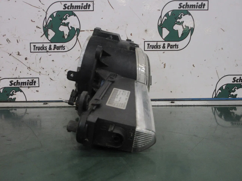 Mercedes-Benz A 960 820 30 56 // A 960 820 09 56 MISTLAMP MERCEDES BENZ 1845 EURO 6 - Electrical system for Truck: picture 2 Mercedes-Benz A 960 820 30 56 // A 960 820 09 56 MISTLAMP MERCEDES BENZ 1845 EURO 6 - Electrical system for Truck: picture 2