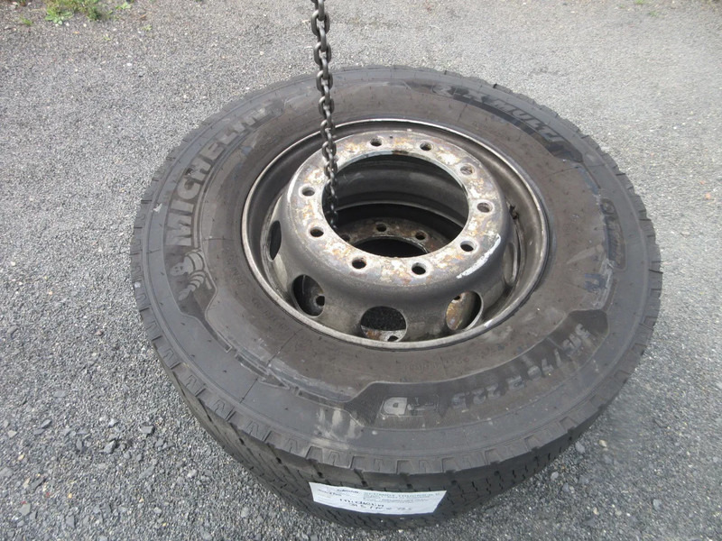 Michelin 315/70R22.5 // 2 X ACHTER BAND MET STAAL WIEL - Tire for Truck: picture 4 Michelin 315/70R22.5 // 2 X ACHTER BAND MET STAAL WIEL - Tire for Truck: picture 4