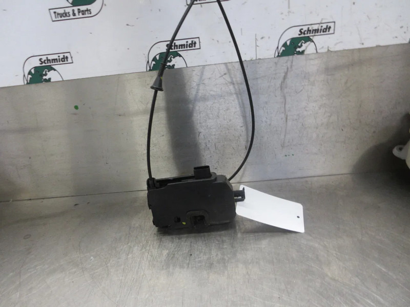 Scania 2265355 DEURSLOT MEGANIEK RECHTS SCANIA S 450 EURO 6 NGS - Cab and interior for Truck: picture 2 Scania 2265355 DEURSLOT MEGANIEK RECHTS SCANIA S 450 EURO 6 NGS - Cab and interior for Truck: picture 2