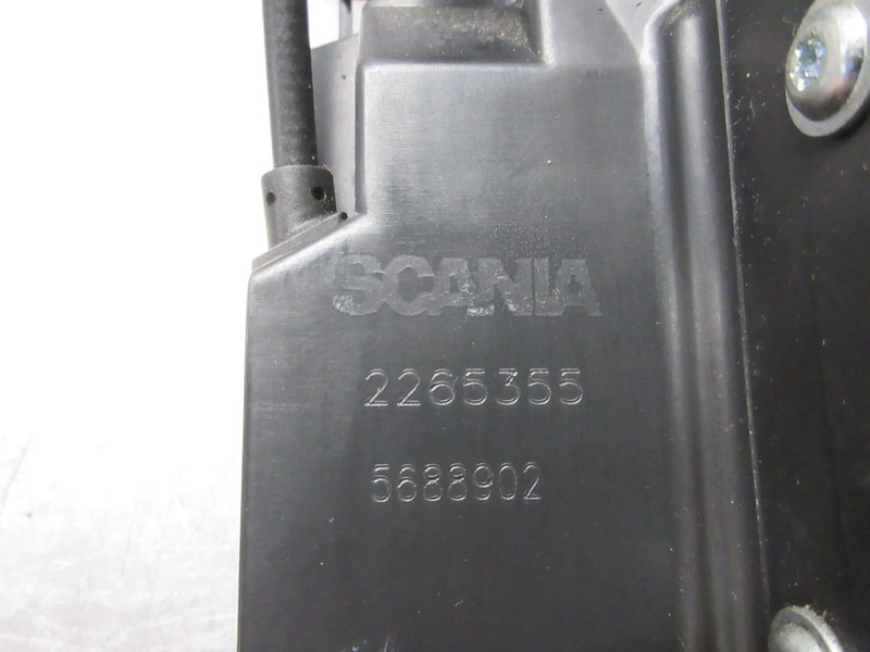 Scania 2265355 DEURSLOT MEGANIEK RECHTS SCANIA S 450 EURO 6 NGS - Cab and interior for Truck: picture 5 Scania 2265355 DEURSLOT MEGANIEK RECHTS SCANIA S 450 EURO 6 NGS - Cab and interior for Truck: picture 5