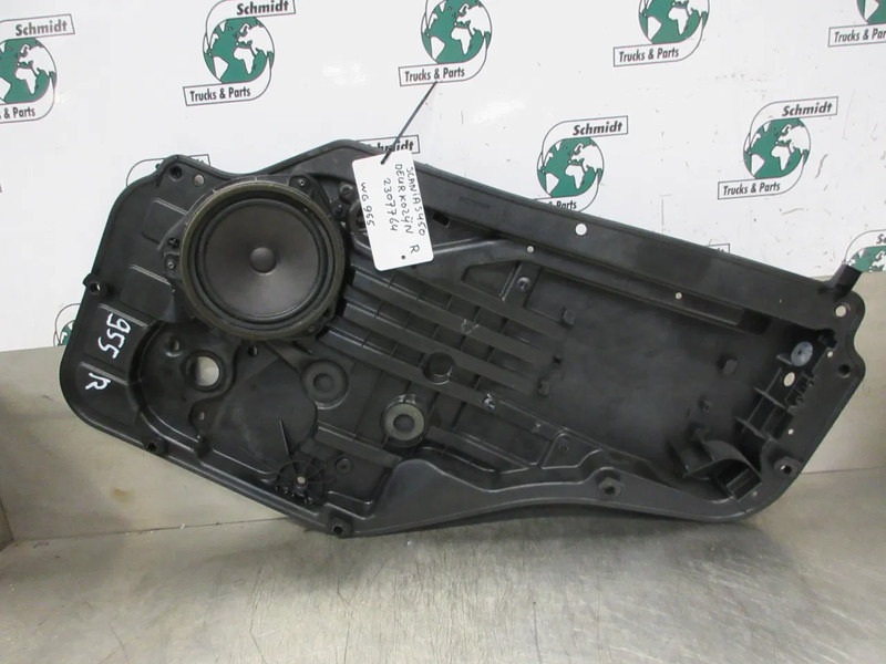 Scania 2307764 BINNEN DEURPLAAT SCANIA S 450 RECHTS NGS - Cab and interior for Truck: picture 3 Scania 2307764 BINNEN DEURPLAAT SCANIA S 450 RECHTS NGS - Cab and interior for Truck: picture 3