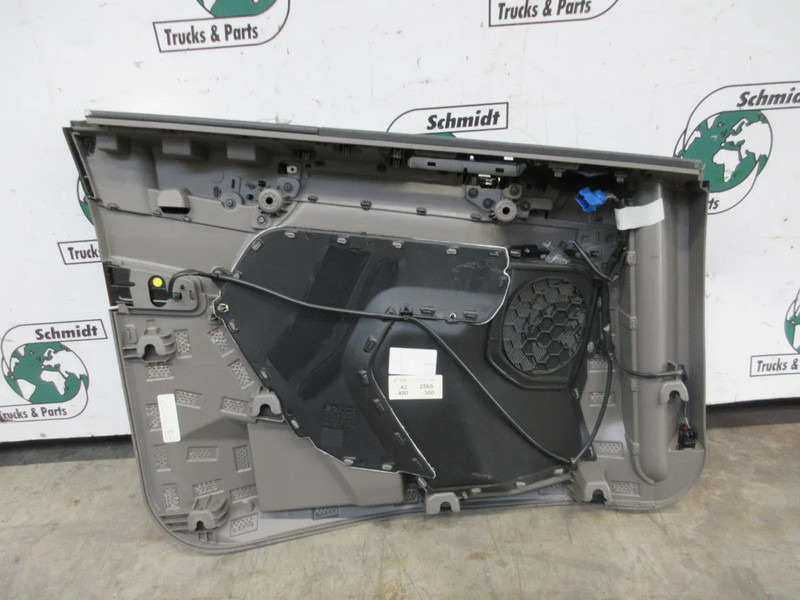 Scania 2795126 // 2649571 DEURPANEEL RECHTS SCANIA S 450 RECHTS 2020 - Cab and interior for Truck: picture 4 Scania 2795126 // 2649571 DEURPANEEL RECHTS SCANIA S 450 RECHTS 2020 - Cab and interior for Truck: picture 4