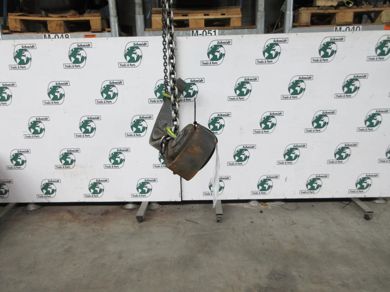 Volvo FH420 257940 BLADVEER VOOR EURO 6 - Steel suspension for Truck: picture 2 Volvo FH420 257940 BLADVEER VOOR EURO 6 - Steel suspension for Truck: picture 2