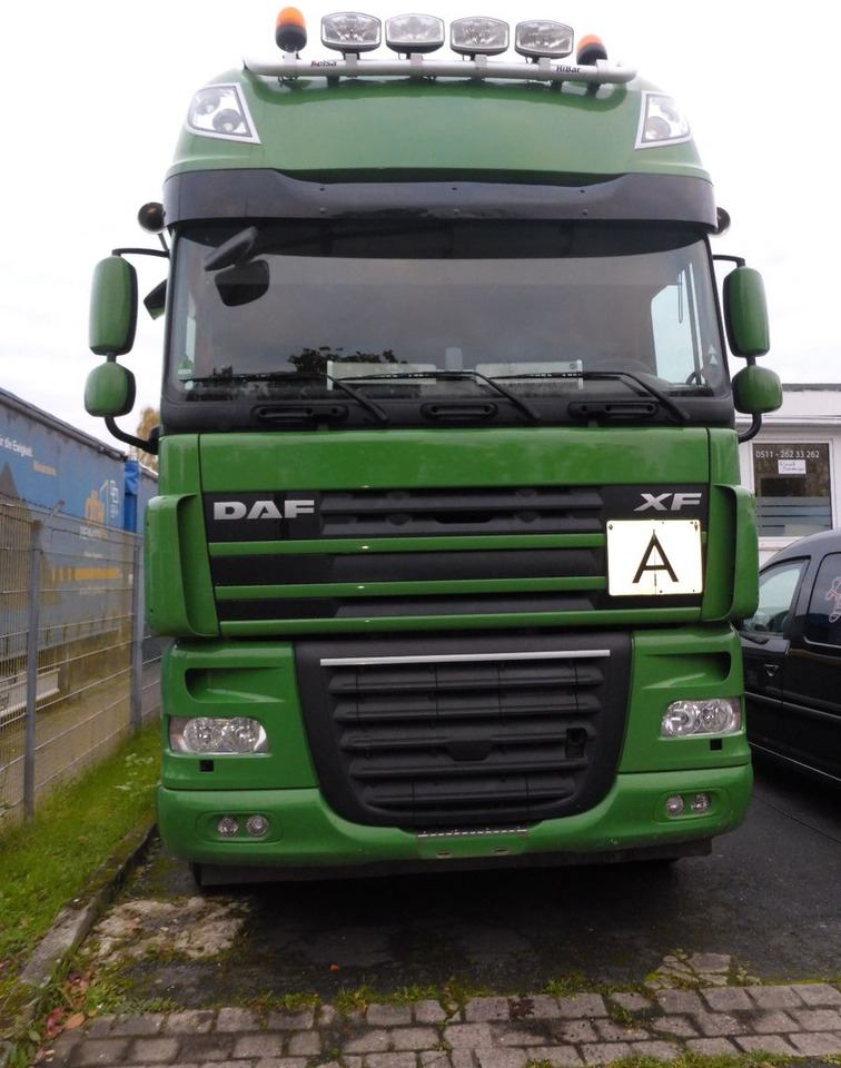 DAF XF 510 aus Werkverkehr  6 x 2  510PS  Top-Zustan - Hook lift truck: picture 4 DAF XF 510 aus Werkverkehr  6 x 2  510PS  Top-Zustan - Hook lift truck: picture 4