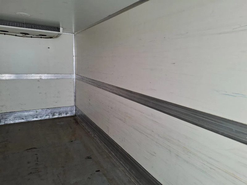 Isothermal truck Iveco EuroCargo 120 / COOL TRUCK / CARRIER XARIOS 600 / PLATFORM 2000KG / ONLY:340634 KM / AIRCO / MANUAL / EURO-6 / 2014: picture 15 Isothermal truck Iveco EuroCargo 120 / COOL TRUCK / CARRIER XARIOS 600 / PLATFORM 2000KG / ONLY:340634 KM / AIRCO / MANUAL / EURO-6 / 2014: picture 15