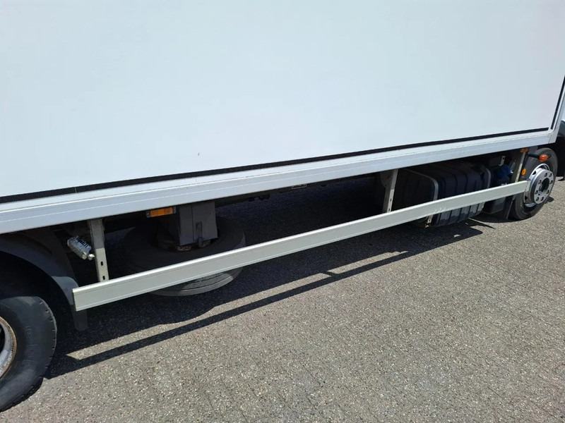 Isothermal truck Iveco EuroCargo 120 / COOL TRUCK / CARRIER XARIOS 600 / PLATFORM 2000KG / ONLY:340634 KM / AIRCO / MANUAL / EURO-6 / 2014: picture 12 Isothermal truck Iveco EuroCargo 120 / COOL TRUCK / CARRIER XARIOS 600 / PLATFORM 2000KG / ONLY:340634 KM / AIRCO / MANUAL / EURO-6 / 2014: picture 12