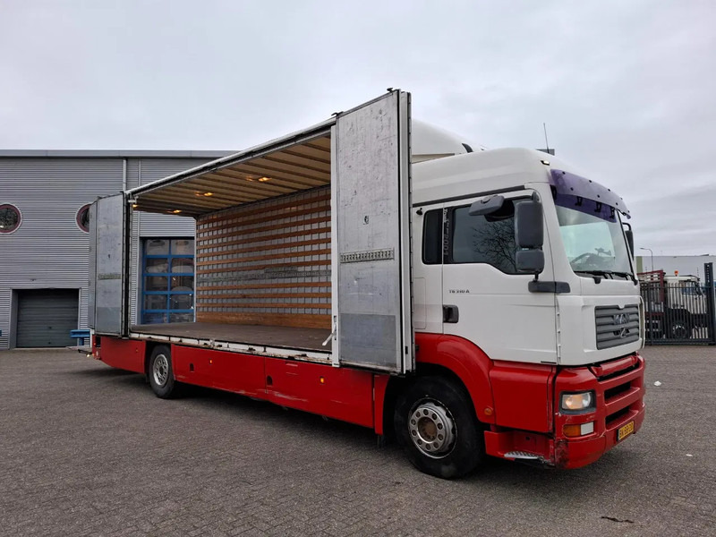 MAN TG310A / NL TRUCK / TUV:06-07-2026 / ONLY:249085 KM / SMART TACHO / 1SIDE OPEN / PLATFORM 2000 KG / AUTOMATIC / EURO-3 / 2002 - Box truck: picture 3 MAN TG310A / NL TRUCK / TUV:06-07-2026 / ONLY:249085 KM / SMART TACHO / 1SIDE OPEN / PLATFORM 2000 KG / AUTOMATIC / EURO-3 / 2002 - Box truck: picture 3
