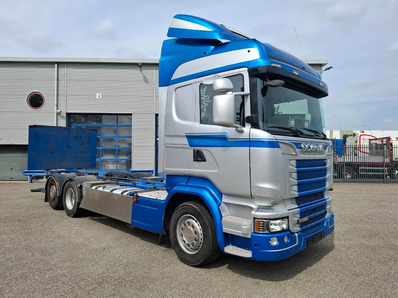 Scania R580 V8 / RETARDER / LIFT+LENKACHSE / FULL-AIR / PLATFORM 2000 KG / LEATHER / AIRCO / AUTOMATIC / EURO-6 / 2015 - Cab chassis truck: picture 2 Scania R580 V8 / RETARDER / LIFT+LENKACHSE / FULL-AIR / PLATFORM 2000 KG / LEATHER / AIRCO / AUTOMATIC / EURO-6 / 2015 - Cab chassis truck: picture 2