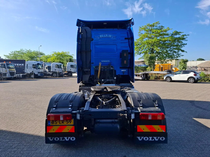 Volvo FH13-400 / HYDRAULICS / NL TRUCK / GLOBETROTTER / FRIGDE / AIRCO / AUTOMATIC / EURO-5 / 2006 - Tractor unit: picture 4 Volvo FH13-400 / HYDRAULICS / NL TRUCK / GLOBETROTTER / FRIGDE / AIRCO / AUTOMATIC / EURO-5 / 2006 - Tractor unit: picture 4
