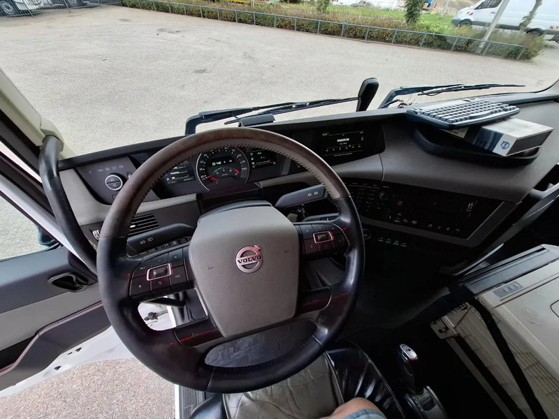 Tractor unit Volvo FH4-460 / CLEAN NL TRUCK / VEB+ / ADR / ACC / LWDS / DAS / DOUBLE TANK / LEATHER / FRIDGE / ALCOA / EURO-6 / 2016: picture 12 Tractor unit Volvo FH4-460 / CLEAN NL TRUCK / VEB+ / ADR / ACC / LWDS / DAS / DOUBLE TANK / LEATHER / FRIDGE / ALCOA / EURO-6 / 2016: picture 12